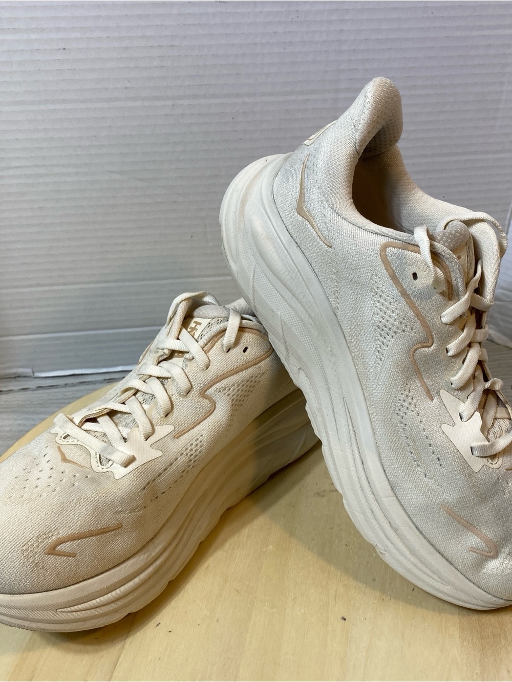 Hoka Clifton 10 Women's Size 9.5 D Wide Cream Beige Running Shoes( No Insoles) - Picture 5 of 10